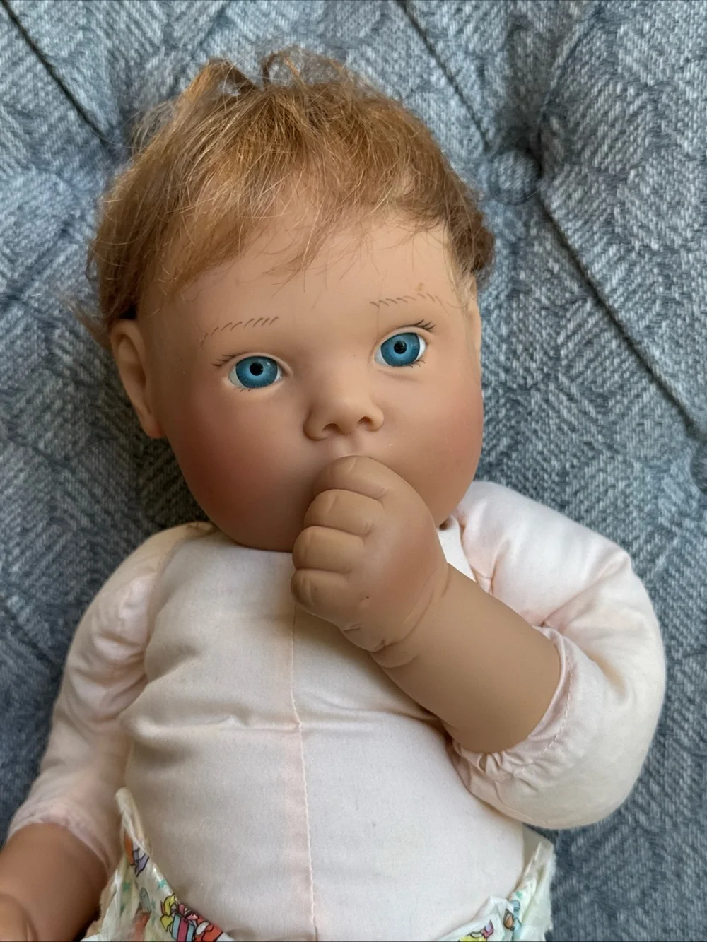Lee Middleton Baby Doll 1995 Thumb Sucker 071294 Brown Hair and Blue Eyes